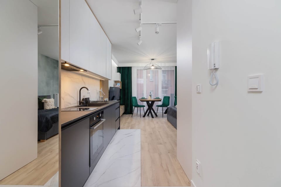 Kitchenette with plenty of kitchen utensils and dishes. 