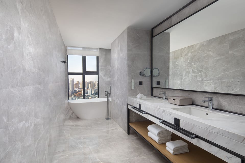 Deluxe Room, 1 King Bed, City View | Bathroom | Shower, rainfall showerhead, free toiletries, hair dryer