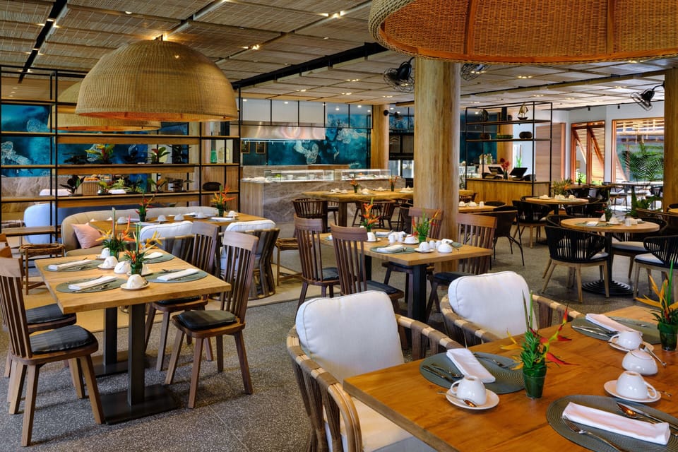 2 restaurants; breakfast, lunch, dinner, and brunch served