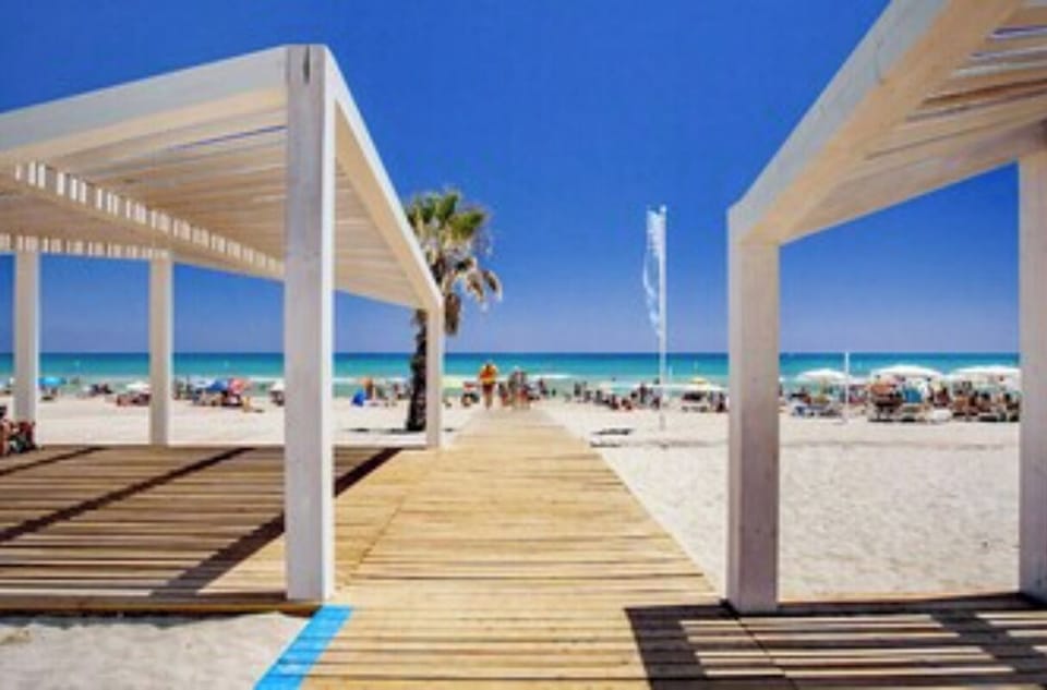Alrededores, Playa San Juan