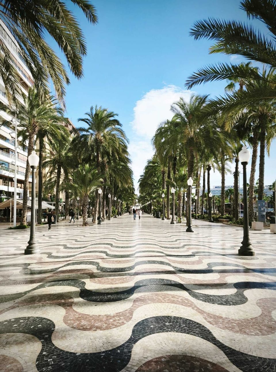 Alrededores, La Explanada