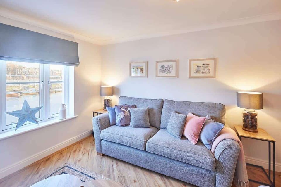 Harbour View, Whitby - Host & Stay