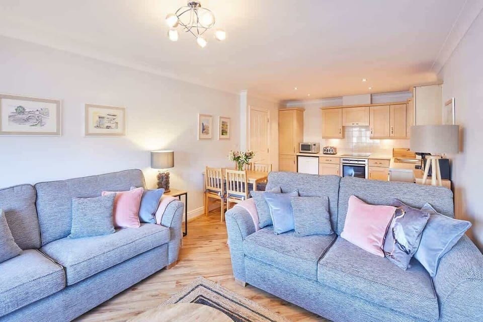 Harbour View, Whitby - Host & Stay