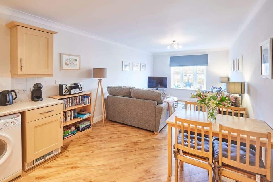 Harbour View, Whitby - Host & Stay