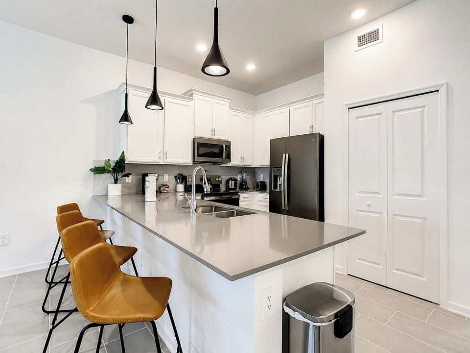 Modern Kitchen with Breakfast Bar Island and Sleek Countertops