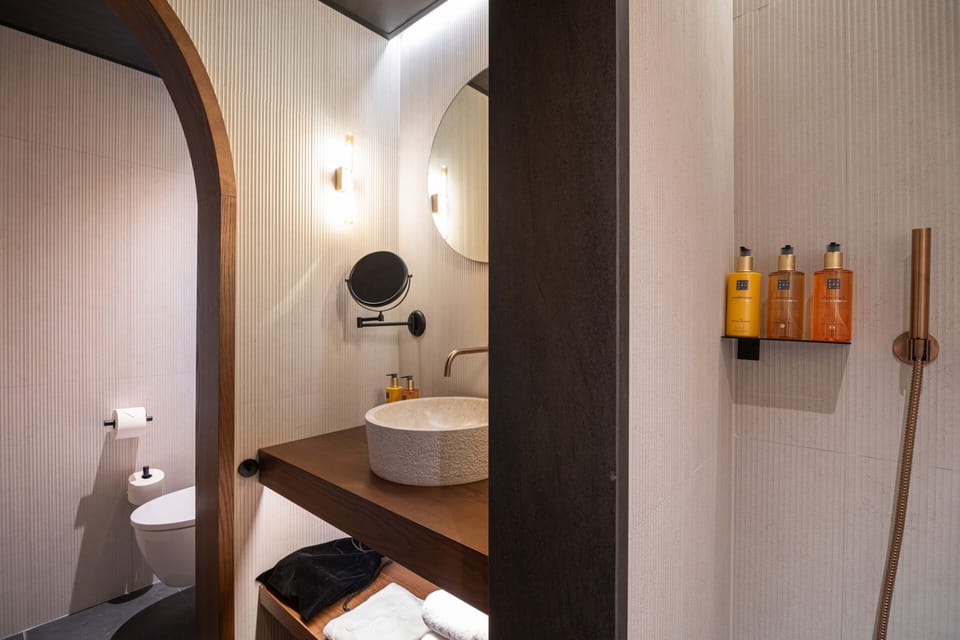 Shower, free toiletries, hair dryer, soap
