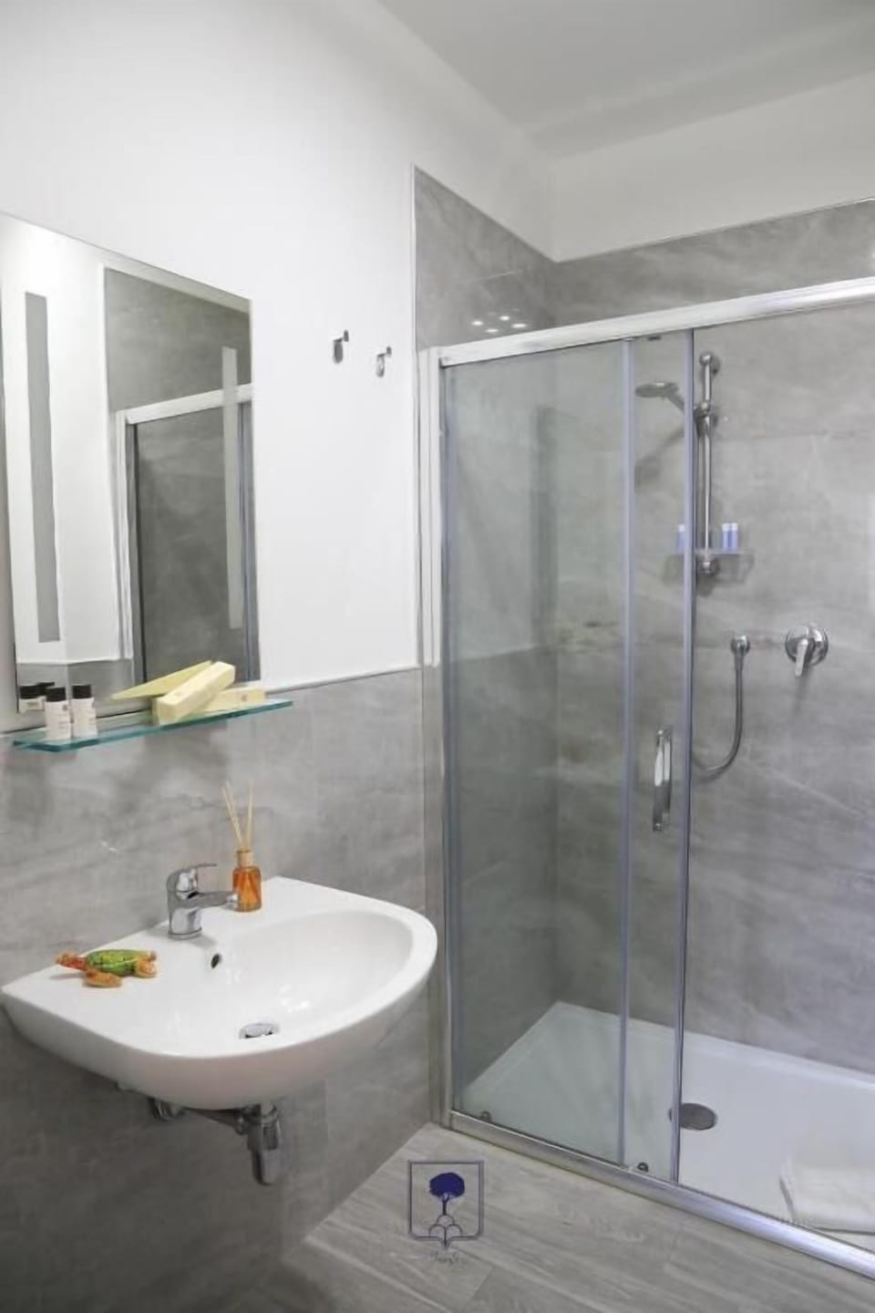 Deluxe Double Room, 1 Bedroom | Bathroom | Shower, rainfall showerhead, free toiletries, hair dryer
