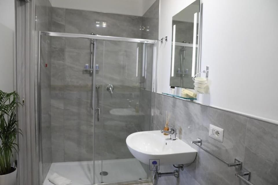 Comfort Room | Bathroom | Shower, rainfall showerhead, free toiletries, hair dryer