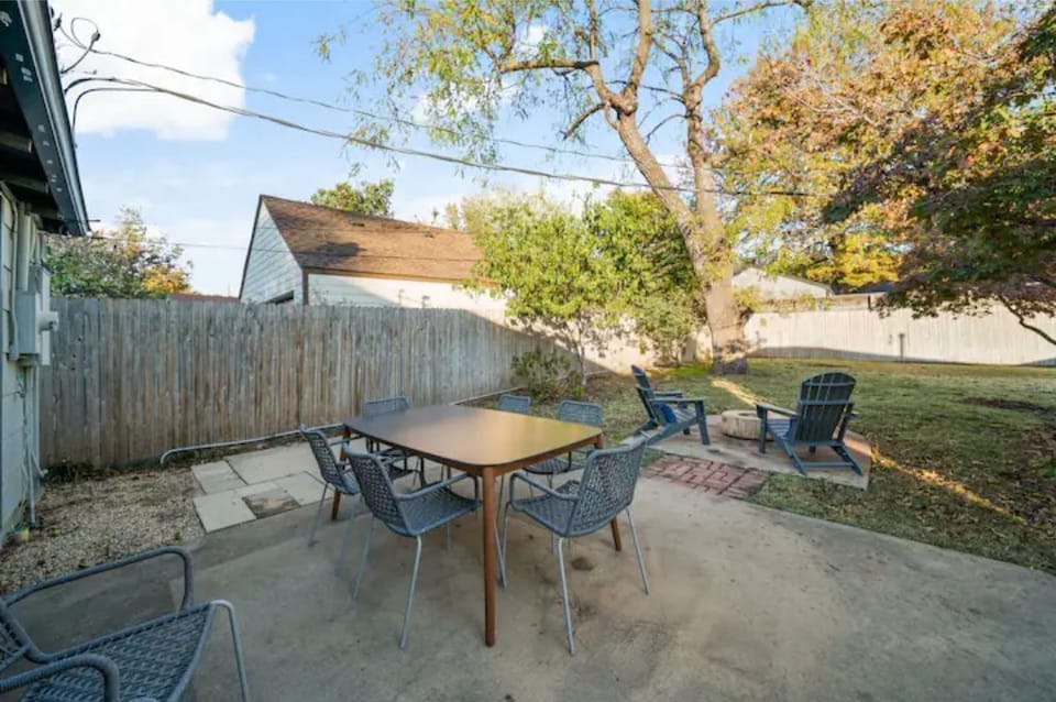 Dining seating for 8 with cozy gas fire pit to roast s’mores  