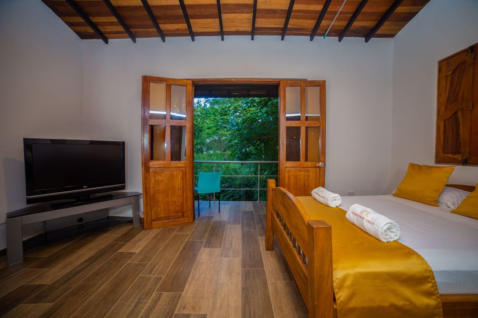 Deluxe Quadruple Room | Free WiFi, bed sheets