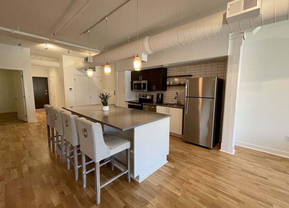 305 Kitchen space 