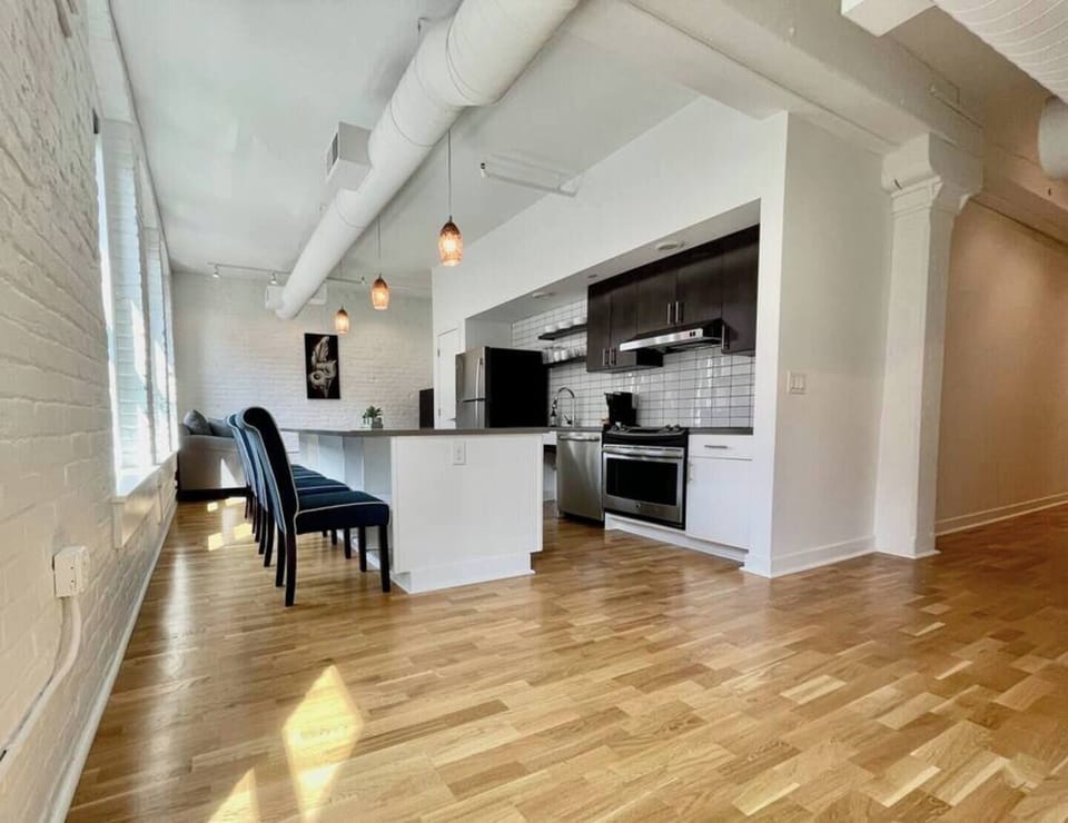 Full kitchen with barstools