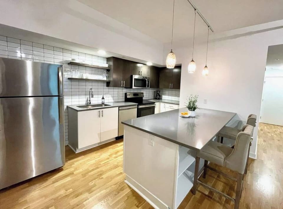 Kitchen and dining area in 402