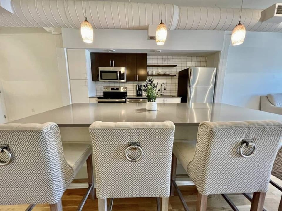 Large island for dining and meal prep