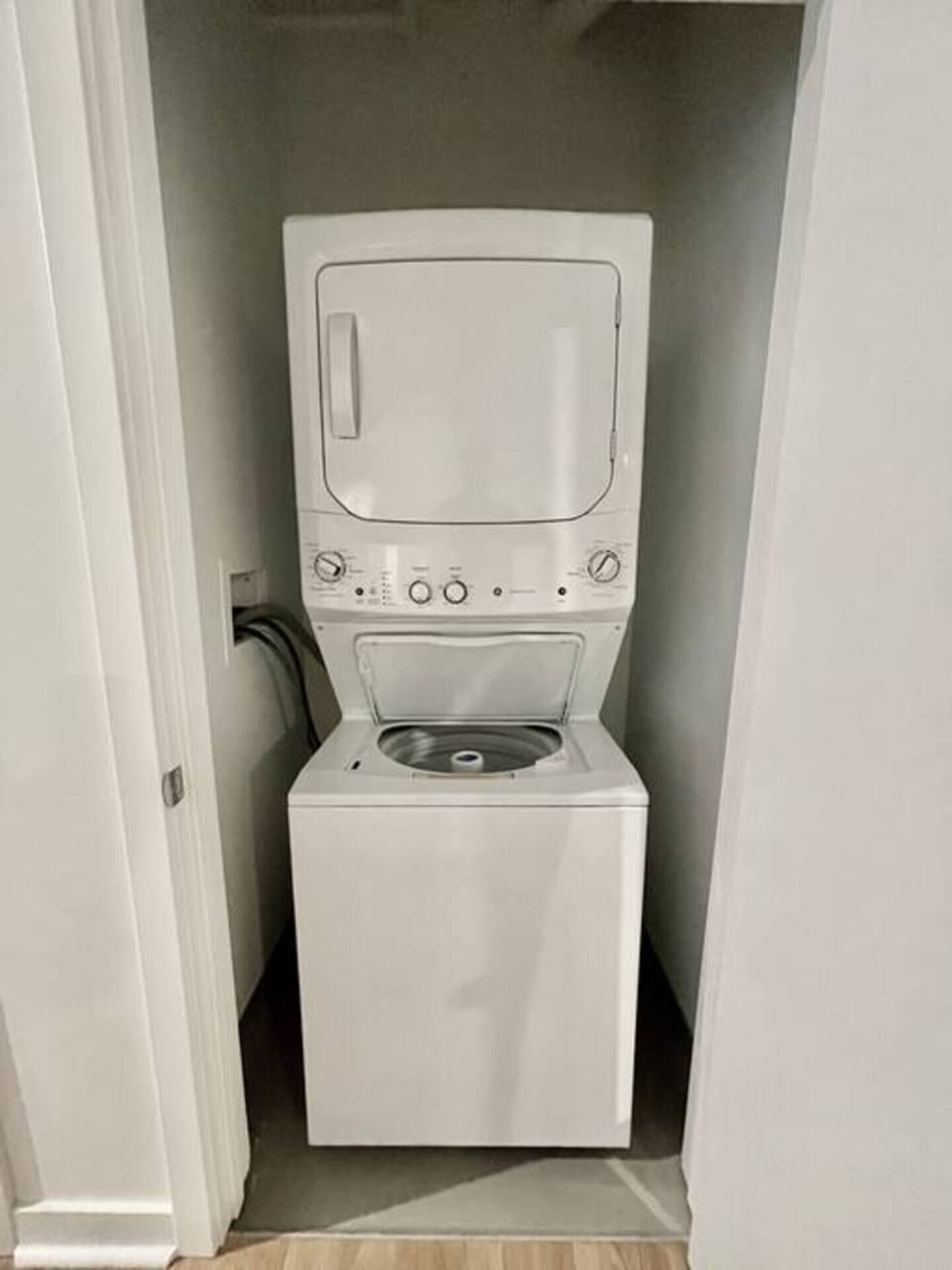 In room washer and dryer (no additional cost)