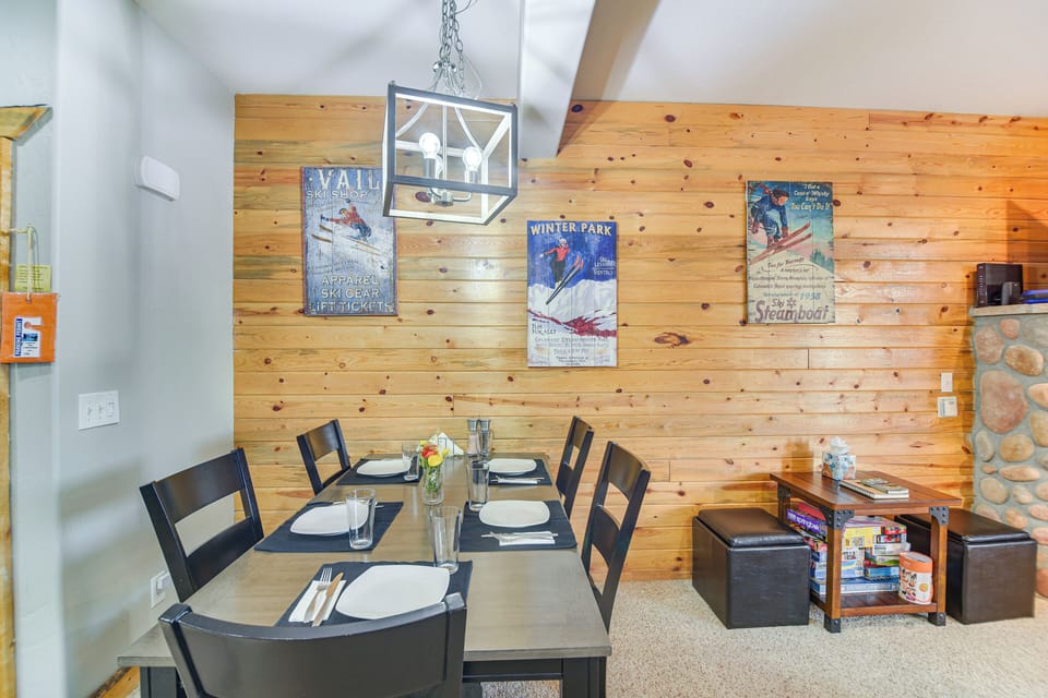 Dining Area | Dishware Provided