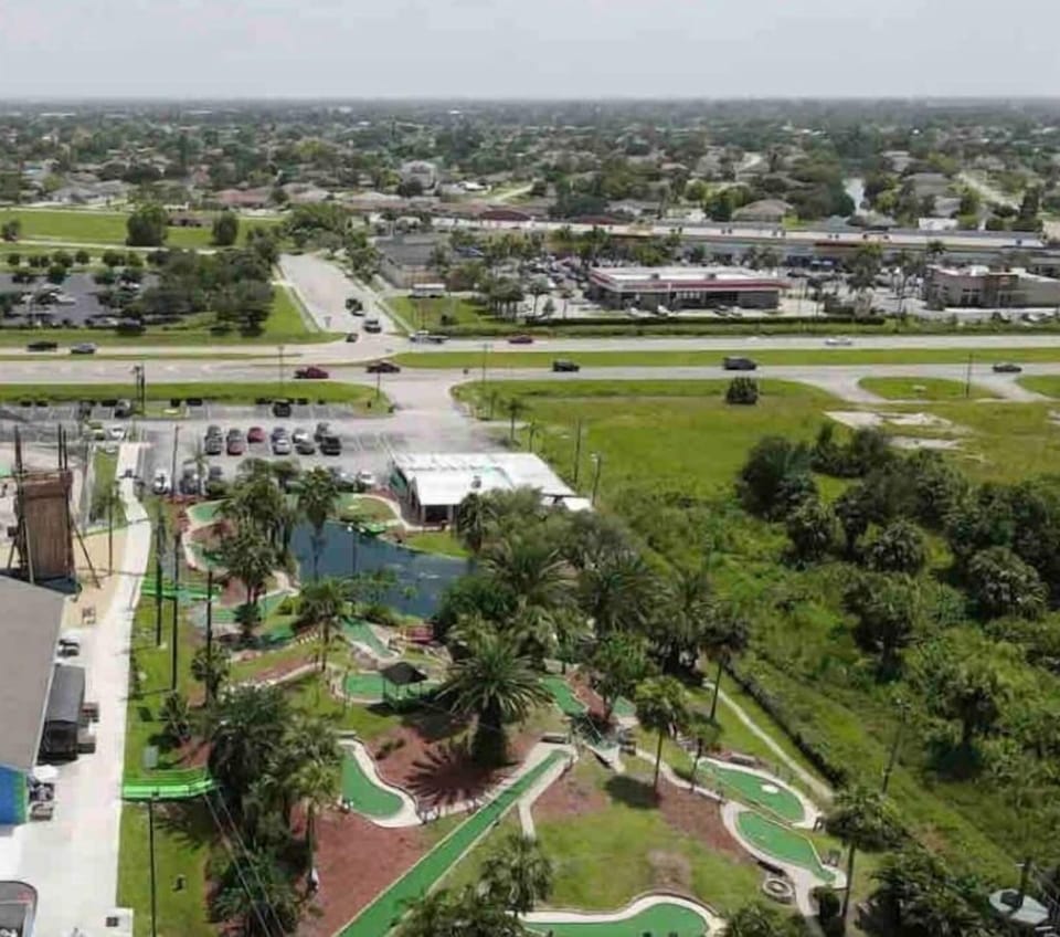 10 min drive to Gator Mike’s Family Park.
