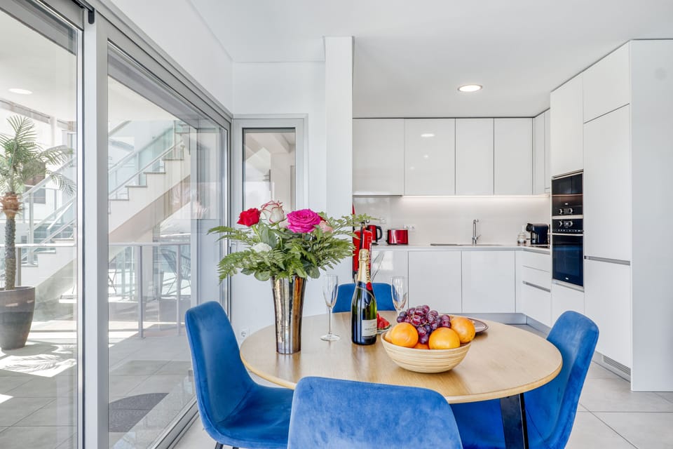 table and chairs, fully equipped kitchen