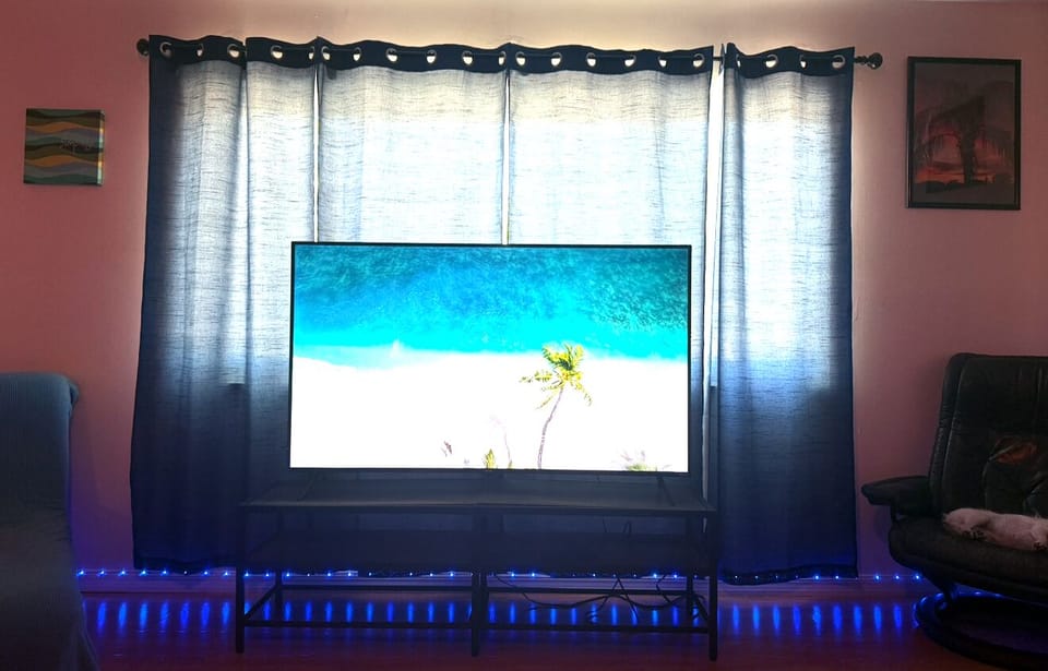 Living room with big screen tv!!!!A relaxing Ocean Theme!