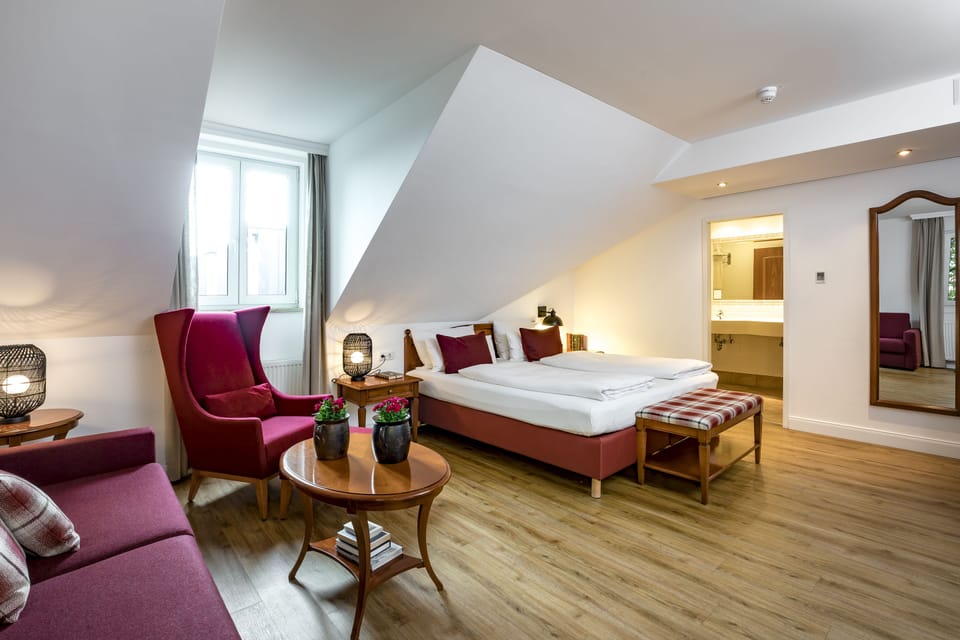 Premium bedding, in-room safe, desk, laptop workspace