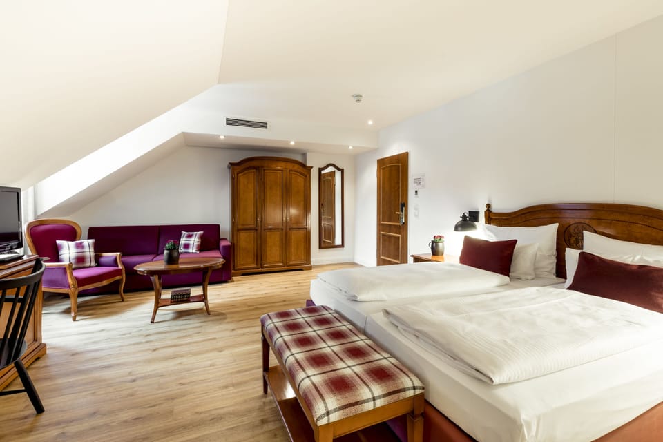 Premium bedding, in-room safe, desk, laptop workspace