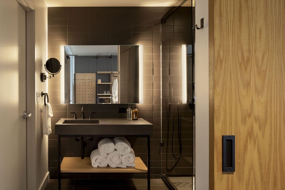 Shower, rainfall showerhead, free toiletries, hair dryer