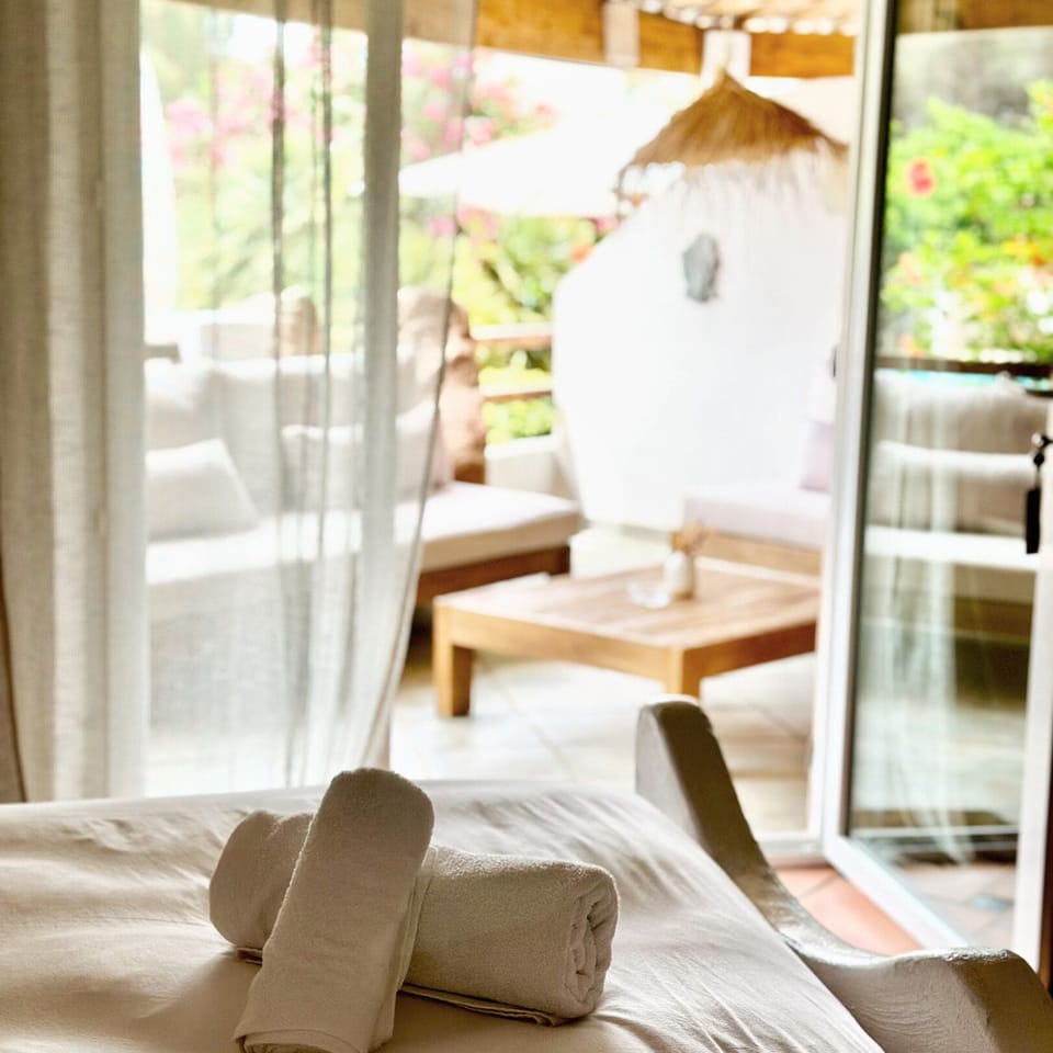 Deluxe Double Room | Egyptian cotton sheets, premium bedding, memory foam beds, in-room safe