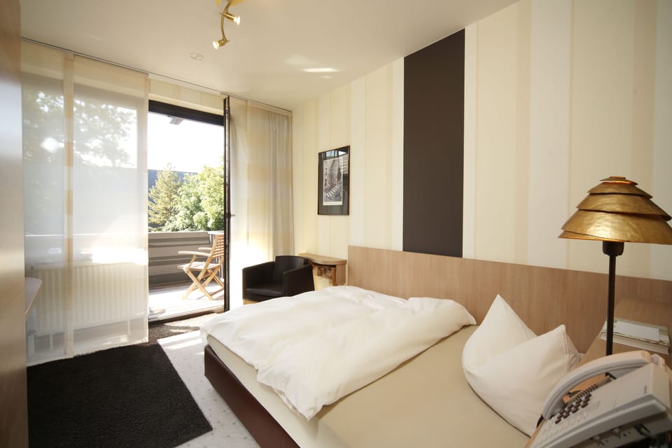 Standard Single Room | Individually decorated, desk, soundproofing, free WiFi