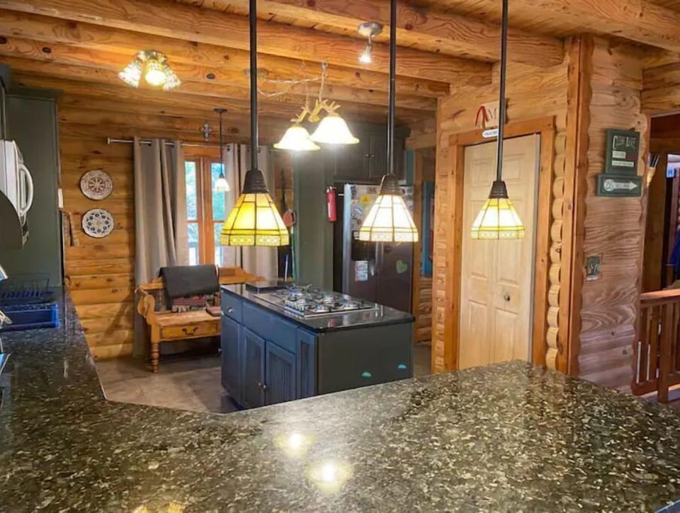 open floor plan kitchen - fully stocked kitchen with double ovens