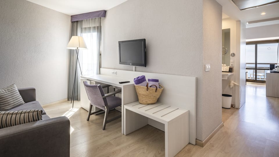 Junior Suite, Sea View | Minibar, in-room safe, desk, free WiFi