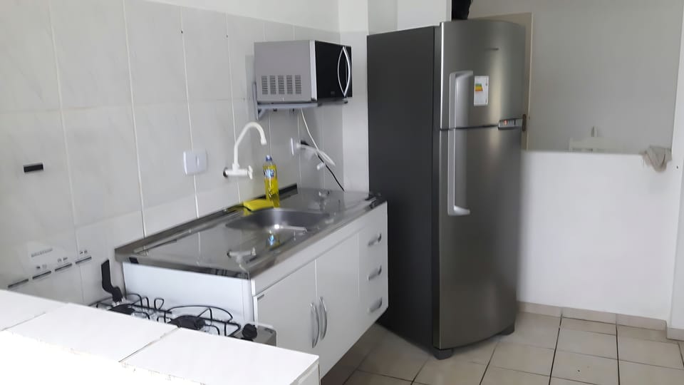 Basic Apartment | Private kitchen | Fridge, microwave, oven, blender