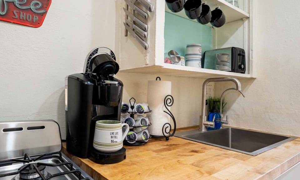 Create delicious meals in this sunny, modern kitchen with chic touches!