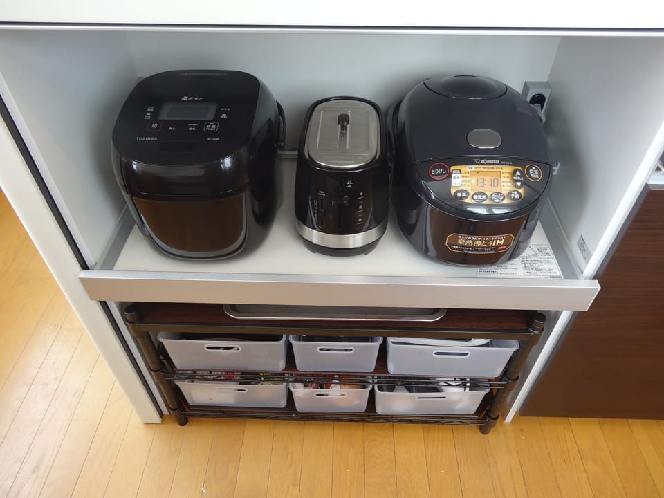 Rice cookers and toaster