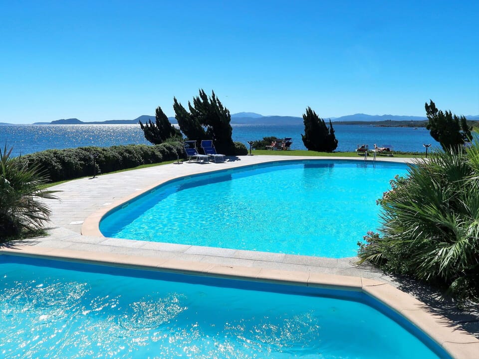 Water, Sky, Plant, Property, Swimming Pool, Blue, Nature, Azure, Building, Rectangle