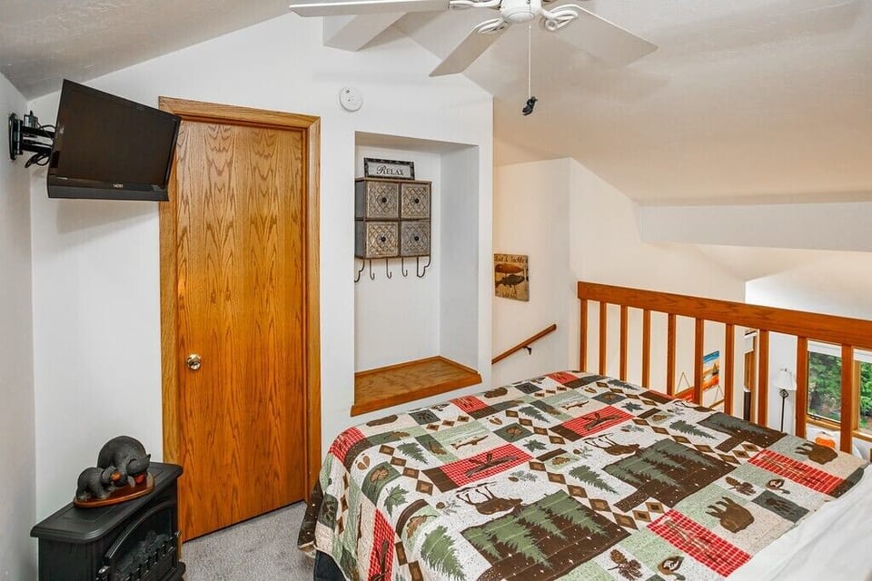 Bedroom #2 (upper level)- includes a Queen size bed, TV, ceiling fan, and extra blankets *The loft is not enclosed