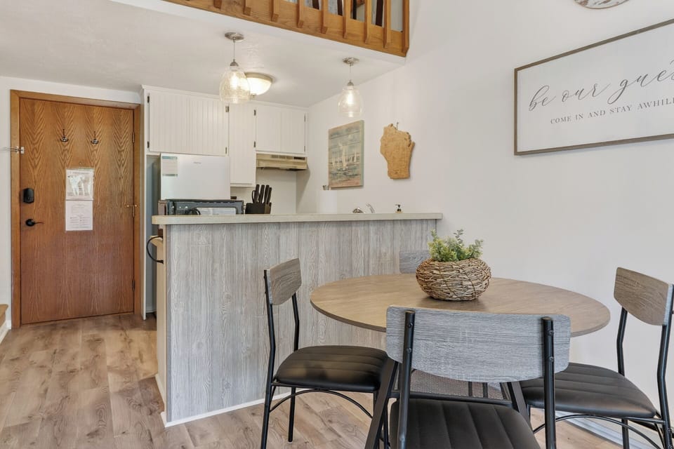 Dining table seats 4 people