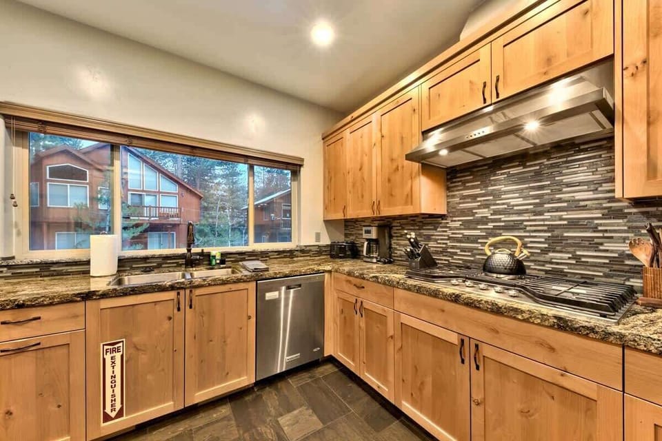 A couple rolls of paper towels, a small bottle of dish soap and a sponge, 4 kitchen towels, a couple handfulls of dishwasher pods, and around 10 trash bags are provided in the kitchen for your stay. 