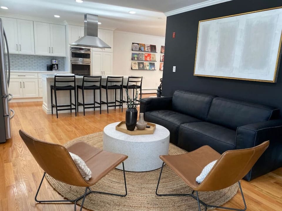 Another seating area in the house, giving your group plenty of space to hang out in. Watch your favorite sports game on the TV in this area, which is equipped with cable and all the apps you could want.
