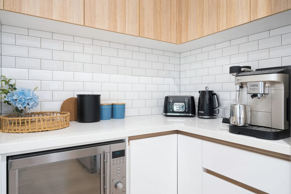 Coffee machine with beans provided
