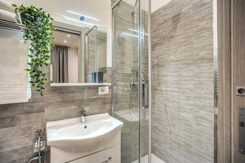 Premium Double Room | Bathroom | Shower, rainfall showerhead, hair dryer, slippers