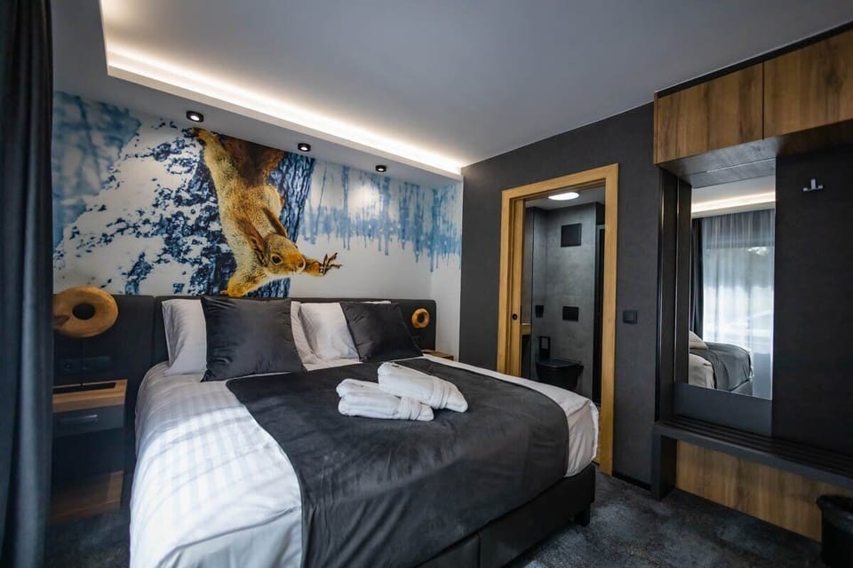 Design Double or Twin Room | In-room safe, blackout drapes, travel crib, WiFi (free)