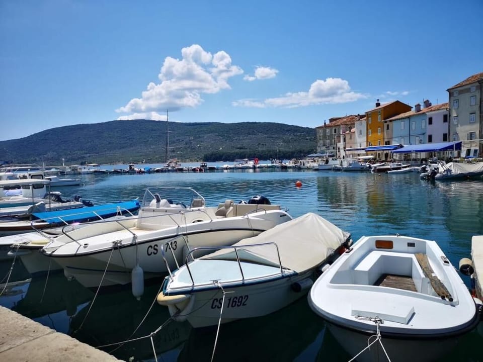 Naomi's Sunshine Apartment hotel in Cres