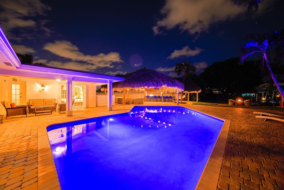 The pool by night!