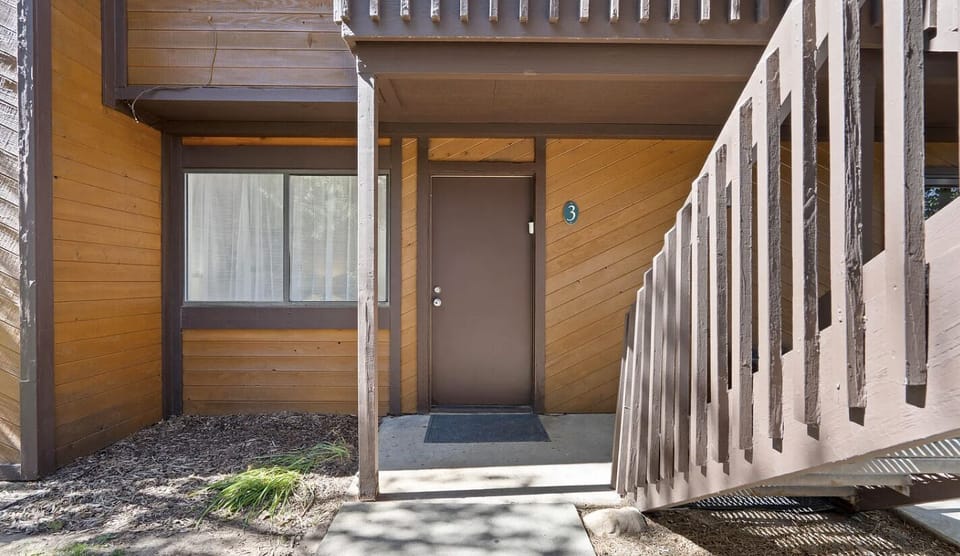 Ground foor entrance, so no stairs!