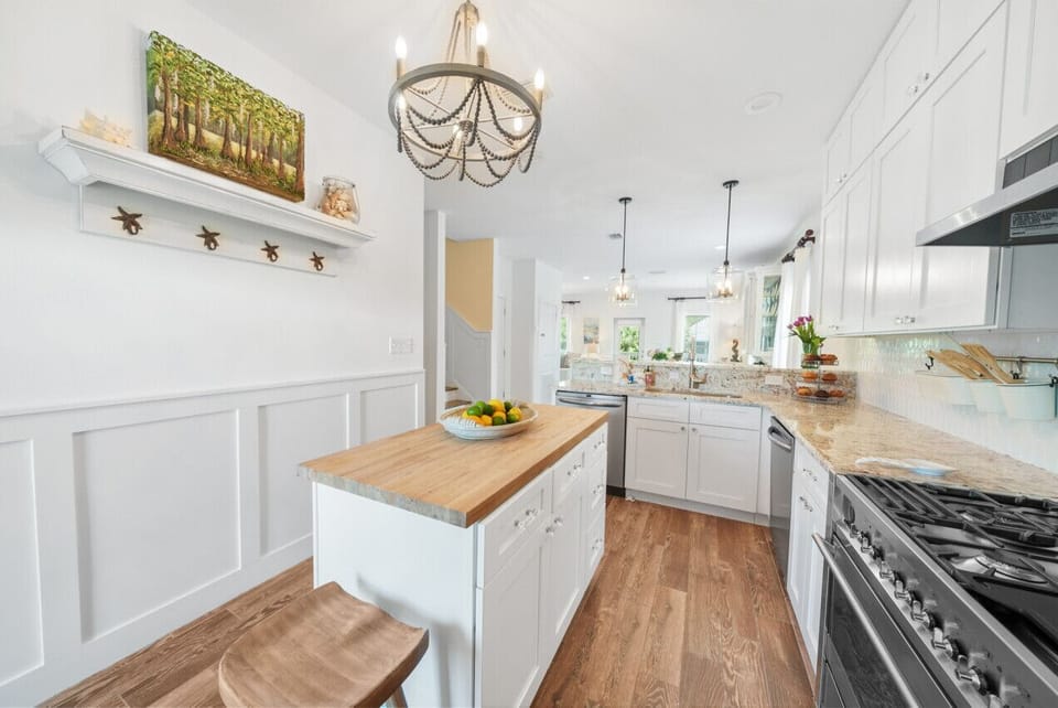 HIgh end kitchen with top of the line appliances, 2 dishwashers and gas range