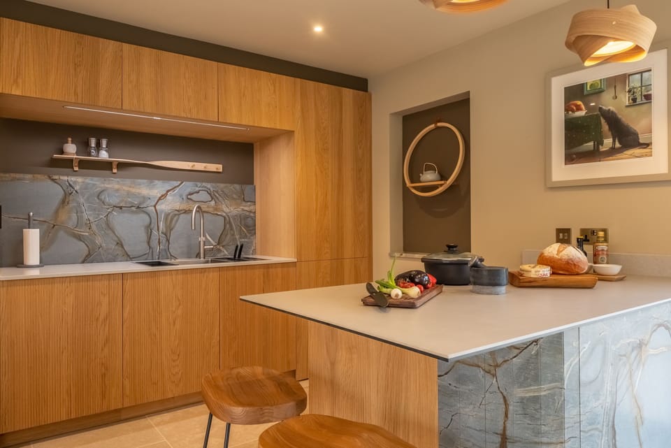 Ground floor: Stool seating at the island
