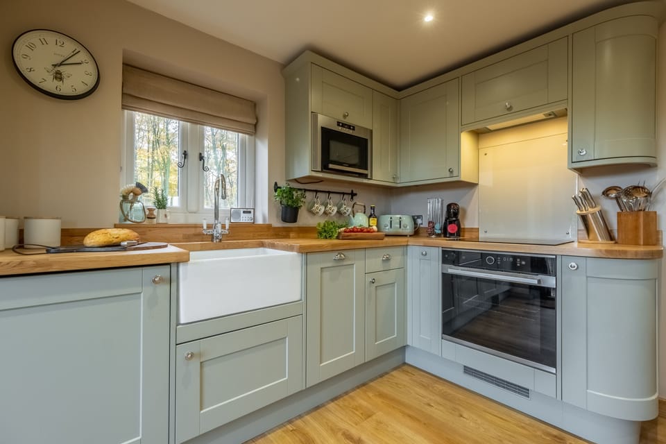 Bumblebee Cottage, Culford Heath: Beautiful bespoke kitchen
