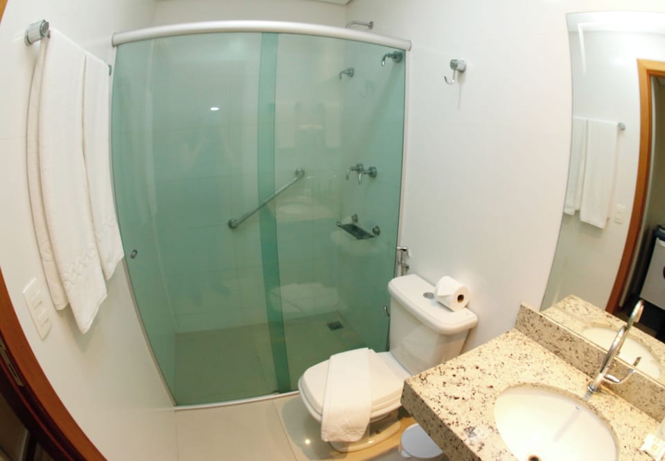 Room | Bathroom | Towels, soap, shampoo, toilet paper