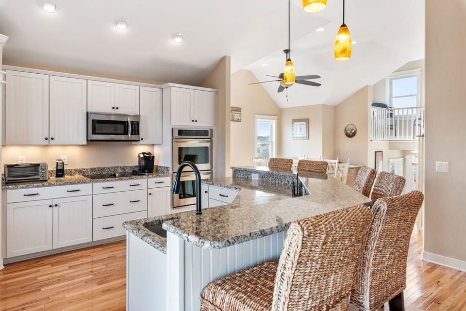 KDS3633: Another Day In Paradise | Top Level Kitchen