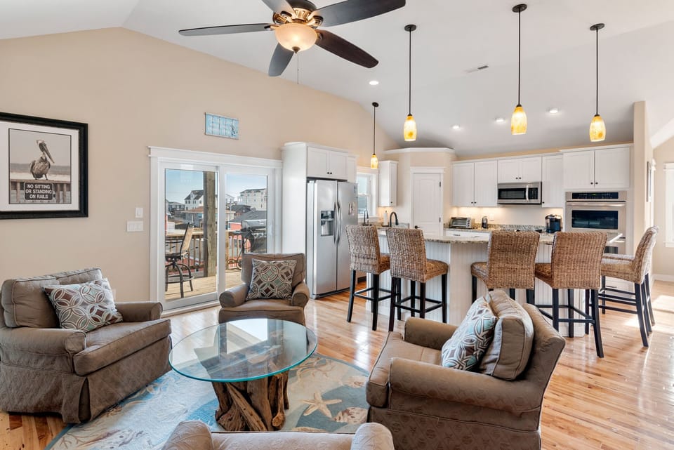 KDS3633: Another Day In Paradise | Top Level Living Area